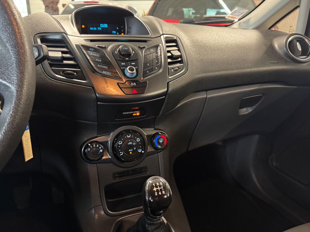 Fiesta 1.5 TDCI 75 Ch -TREND - DISTRIBUTION OK 2013 occasion 79000 Niort