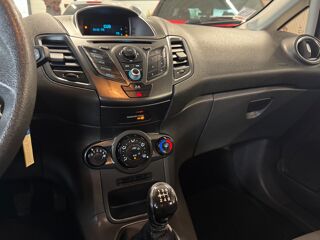 Fiesta 1.5 TDCI 75 Ch -TREND - DISTRIBUTION OK 2013 occasion 79000 Niort