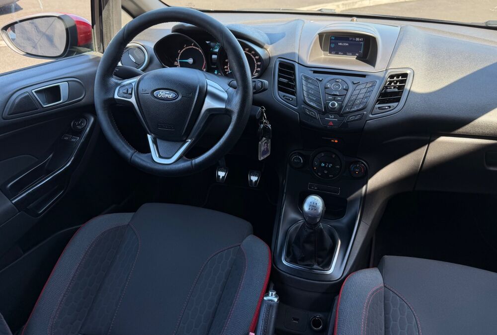 Fiesta V (2) 1.0 ECOBOOST 140 S&S ST LINE BLACK EDITION 3P + RADAR 2017 occasion 97410 Saint-Pierre