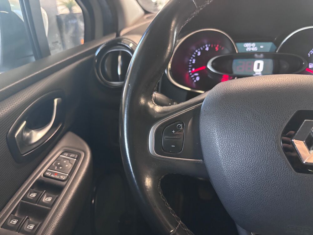 Clio ESTATE 1.5 DCI 110 Ch - LIMITED - ENTRETIEN CONSTRUCTEUR - D 2017 occasion 79000 Niort