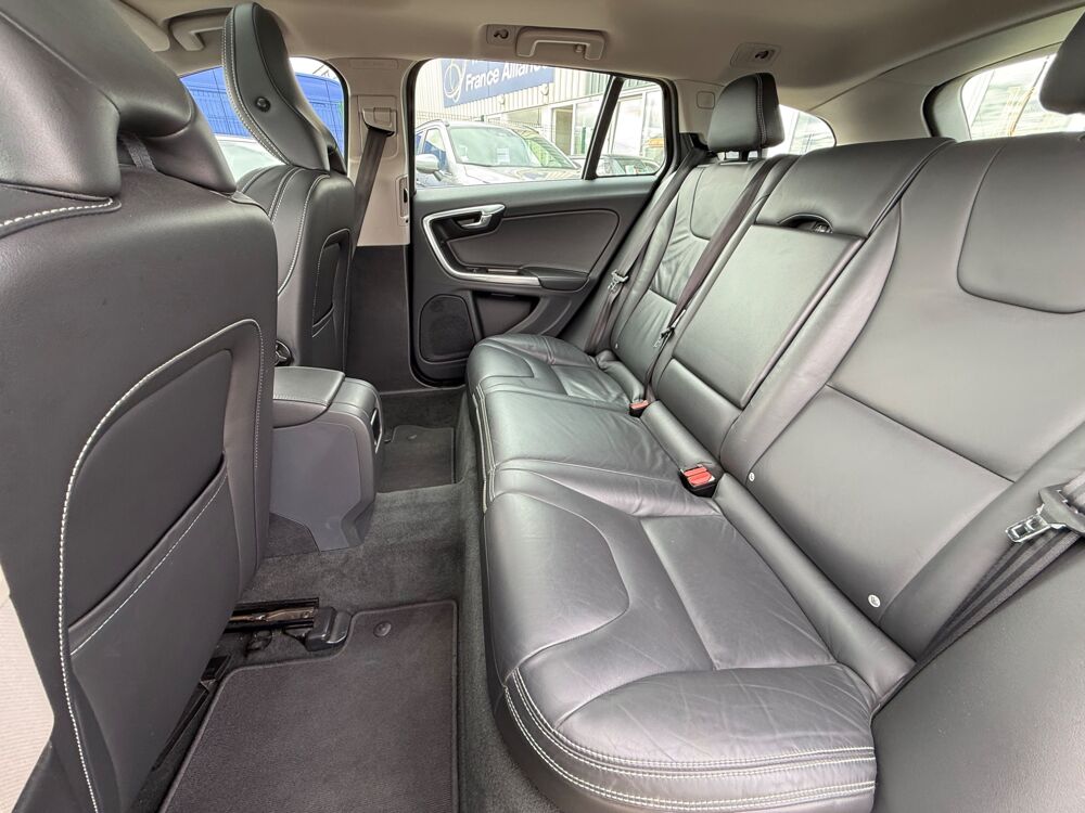 V60 2.0 D4 180Ch XENIUM GEARTRONIC BVA START-STOP - CAM&Eacute;RA DE RE 2014 occasion 27000 &Eacute;vreux