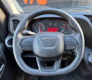Daily 27 000 € TTC // FOURGON 2.3 D L 140 CH 7 PLACES / CT VIERGE 2021 occasion 24750 Tr&eacute;lissac