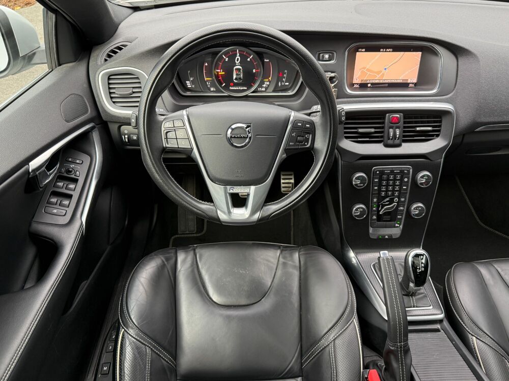 V40 D3 2.0 150 ch R-DESIGN GEARTRONIC6 2017 occasion 65290 Juillan