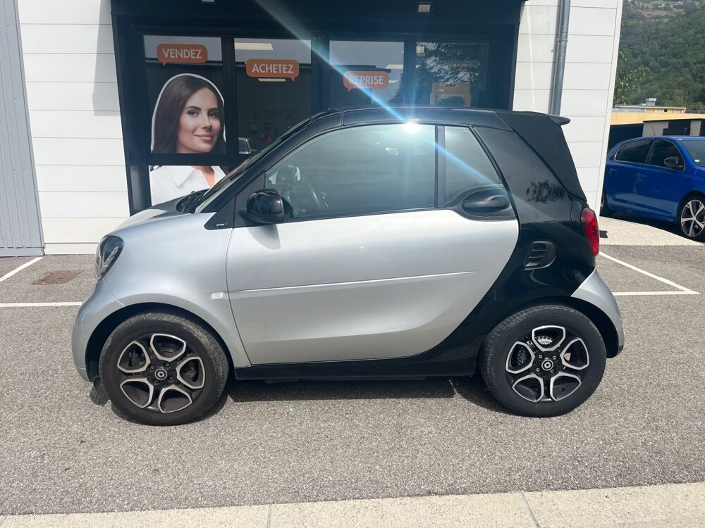 ForTwo 1.0 L 70ch PRIME CABRIOLET / RADAR DE RECUL / CHAINE 2017 occasion 38420 Le Versoud