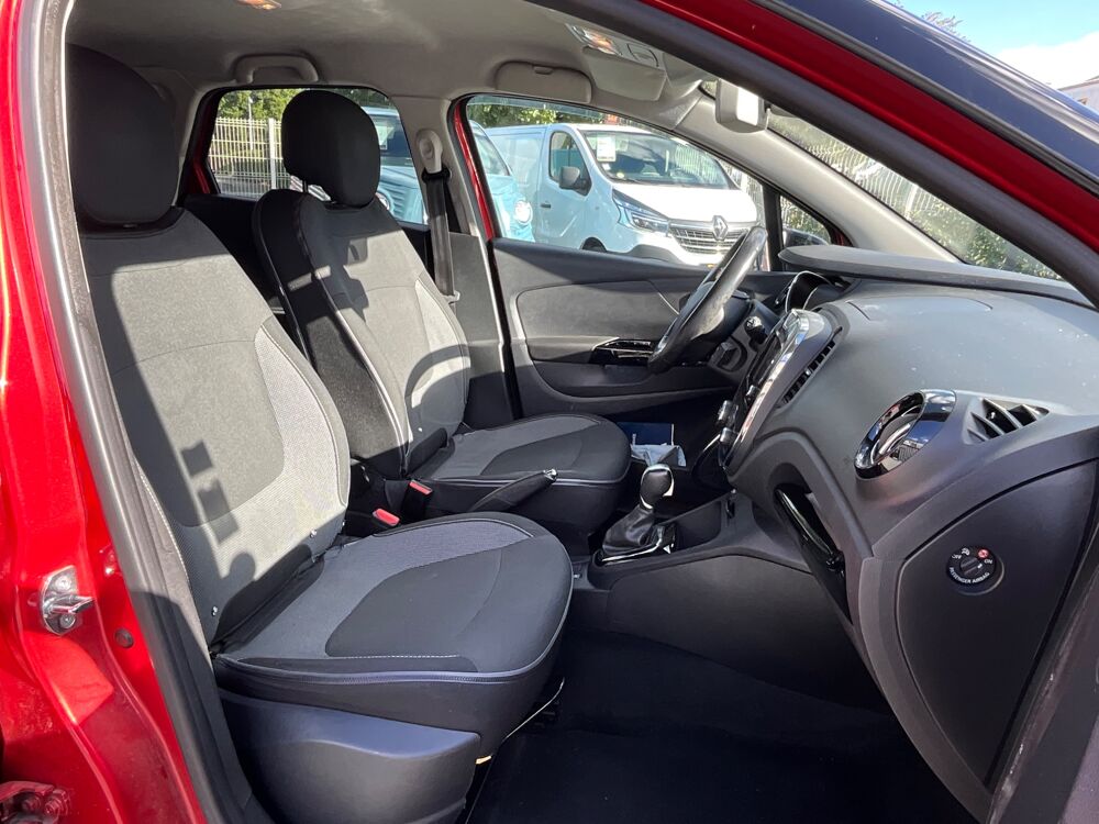 Captur 1.5 DCI 90 INTENS EDC / Distribution a jour / Entretien Fait 2016 occasion 17000 La Rochelle