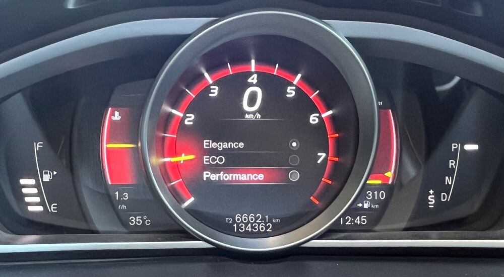 V40 II (2) 1.5 T2 122 MOMENTUM GEARTRONIC 6 + CARPLAY + TOIT PAN 2018 occasion 54000 Nancy