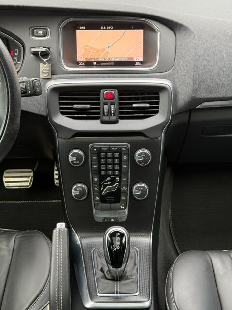 V40 D3 2.0 150 ch R-DESIGN GEARTRONIC6 2017 occasion 65290 Juillan