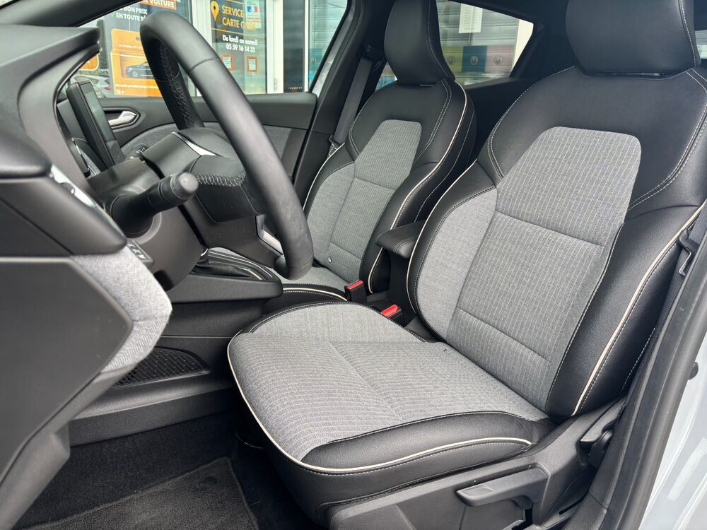 Clio 1.6 E-TECH 145 ch FULL-HYBRID TECHNO BVA 2023 occasion 64320 Idron