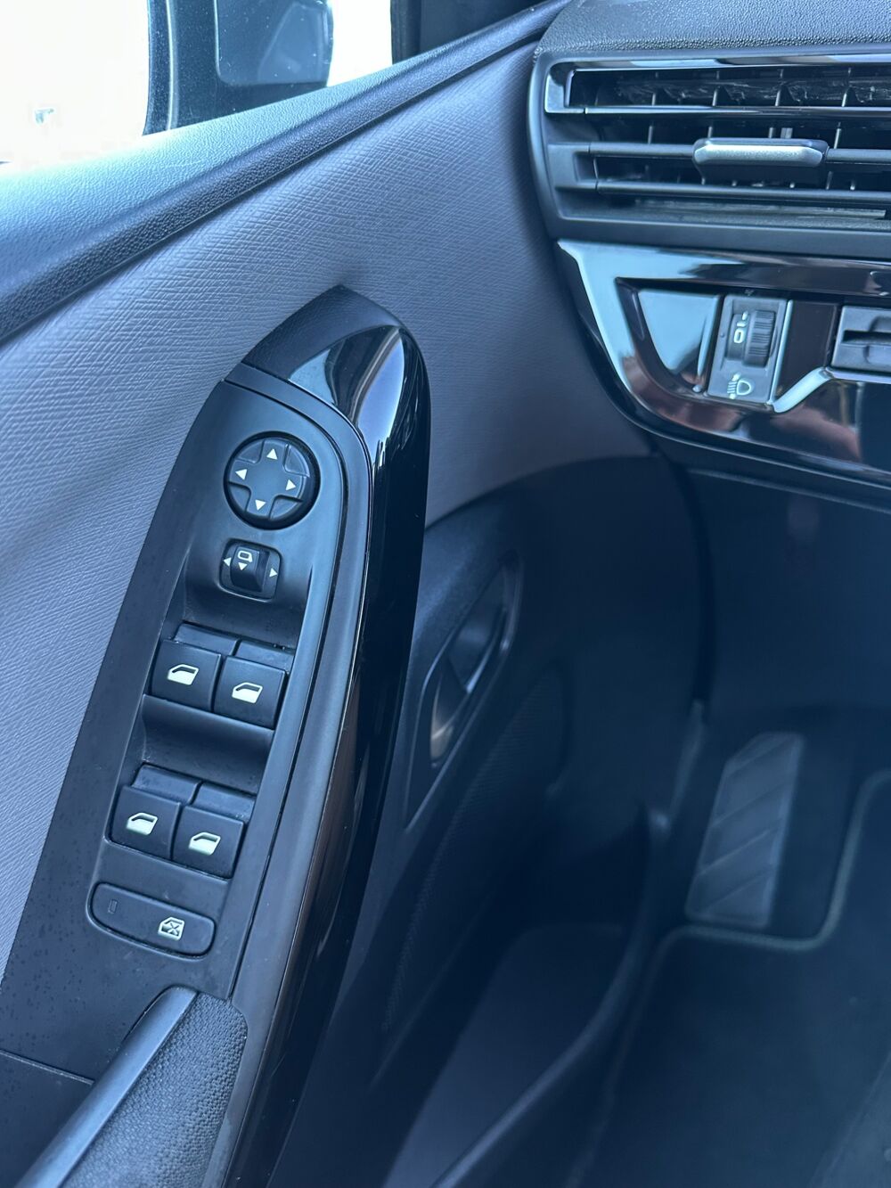 C4 Spacetourer 1.5 BLUEHDI 130CH / FEEL / CAMERA RECUL - CARPLAY - SIEGES C 2019 occasion 44220 Cou&euml;ron