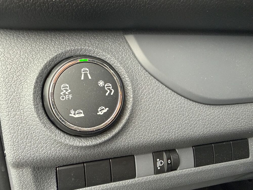 Expert FOURGON 2.0 BLUEHDI 180 L1 ASPHALT EAT 8 BVA / CARPLAY / DOU 2022 occasion 17100 Saintes