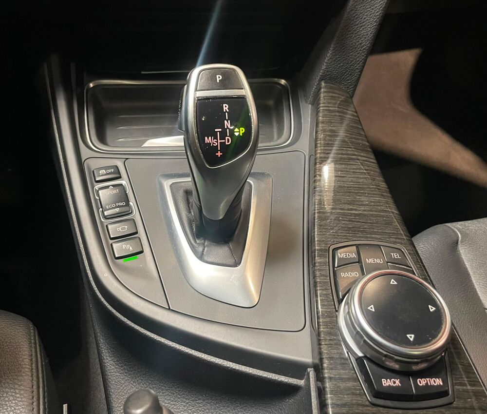 S&eacute;rie 3 320d GT LUXURY ENTRETIEN CONSTRUCTEUR FULL OPTIONS 184ch BVA 2013 occasion 60740 Saint-Maximin