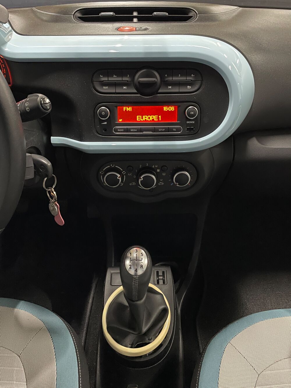 Twingo 1.0 SCE 70CH ZEN- ENTRETIEN RENAULT- FAIBLE KILOMETRAGE 2015 occasion 69400 Arnas