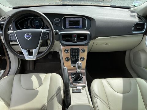 V40 CROSS-COUNTRY / FINITION XENIUM 2.0 D3 150cv / 5 CYLINDRES / 2013 occasion 17000 La Rochelle