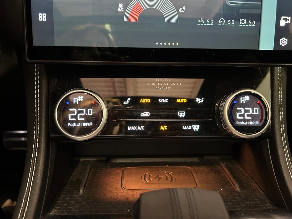 F-PACE 2.0 P400E 404H 300 PHEV 19.2KWH R-DYNAMIC SE AWD BVA 2023 occasion 83600 Fr&eacute;jus