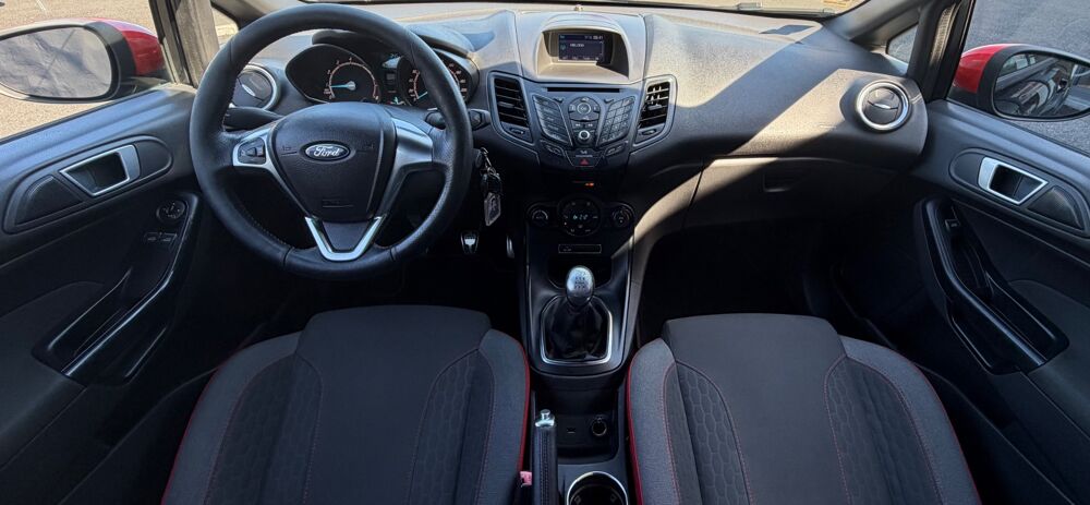 Fiesta V (2) 1.0 ECOBOOST 140 S&S ST LINE BLACK EDITION 3P + RADAR 2017 occasion 97410 Saint-Pierre