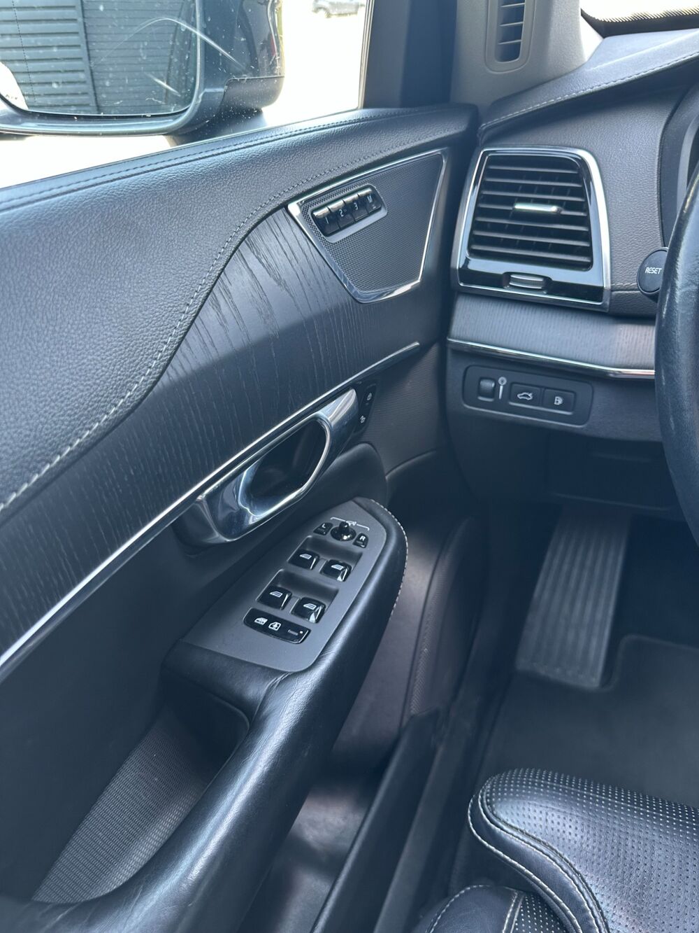 XC90 T8 390CH / INSCRIPTION LUXE / 7 PLACES - SUIVI VOLVO - TOIT 2020 occasion 44220 Cou&euml;ron