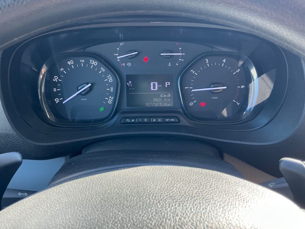 Proace 2.0 D4D 177 CH L2 DYNAMIC BVA CABINE APPROFONDIE / ATTELAGE 2019 occasion 17000 La Rochelle