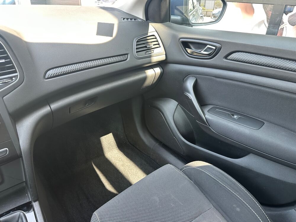 M&eacute;gane 1.2L TCE 100ch / LIFE / 1ERE MAIN / RADAR DE RECUL 2017 occasion 38420 Le Versoud