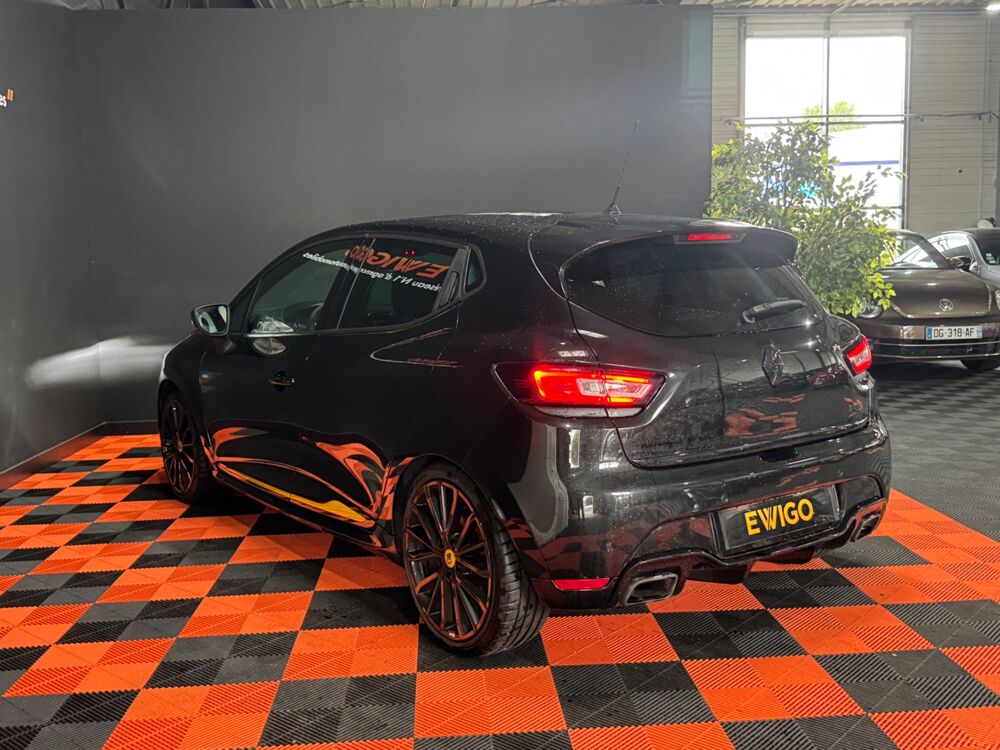 Clio RS 18 TROPHY 1.6 220 CH EDC (1107/1725) / AKRAPOVIC / CAMERA 2018 occasion 29000 Quimper