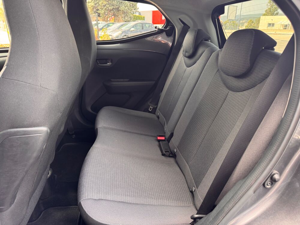 Aygo 1.0 VVTI 70 X-Play X-Shift / CAMERA DE RECUL / CARPLAY / CLI 2021 occasion 26000 Valence