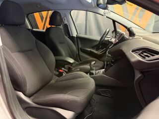208 GENERATION-I 1.2 VTI 80 Ch ACTIVE CARPLAY/ RADARS DE RECUL 2019 occasion 24750 Tr&eacute;lissac