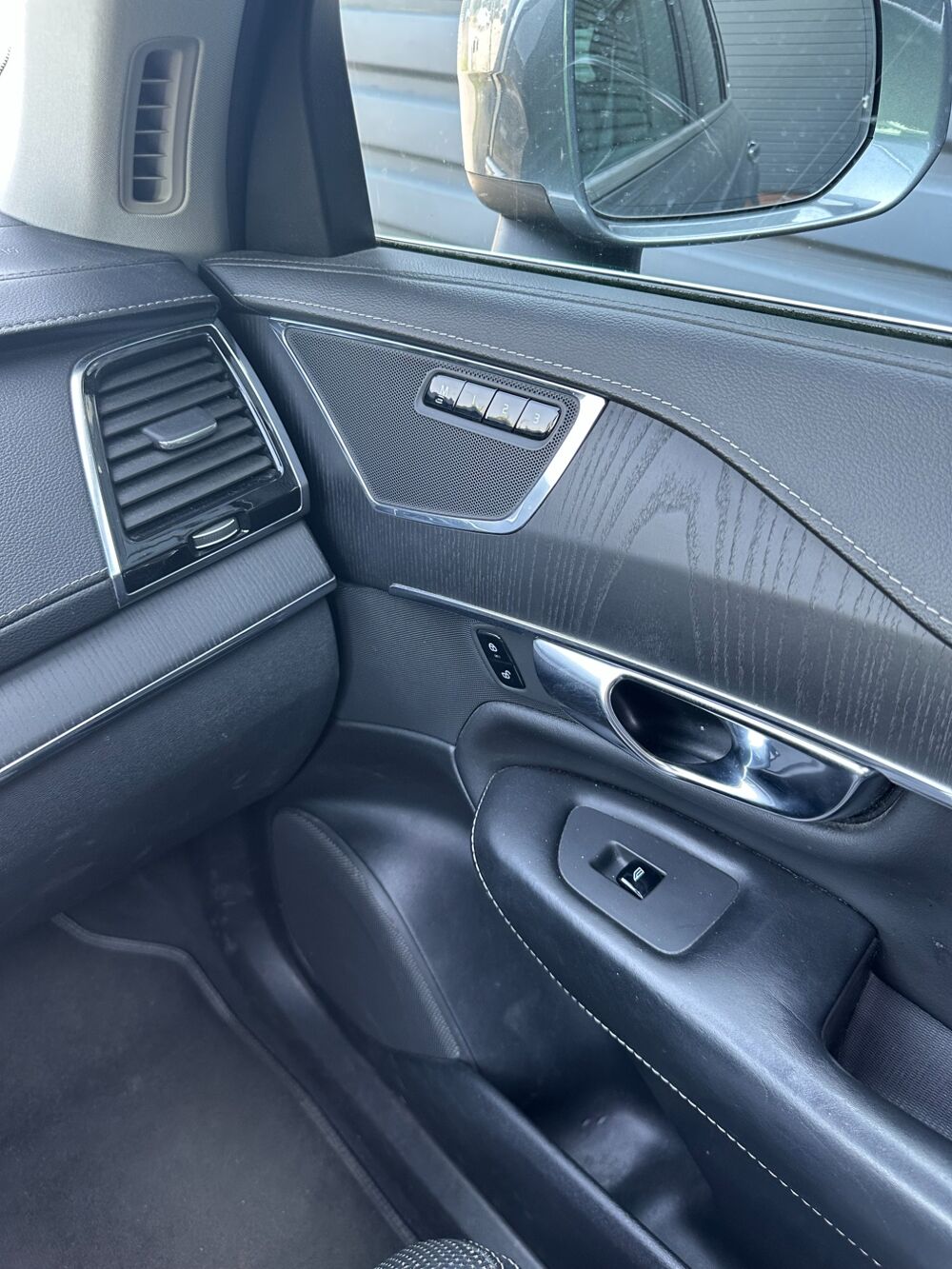 XC90 T8 390CH / INSCRIPTION LUXE / 7 PLACES - SUIVI VOLVO - TOIT 2020 occasion 44220 Cou&euml;ron