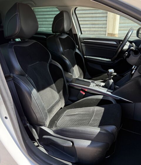 M&eacute;gane IV 1.6 DCI 130 ENERGY INTENS + CAMERA + KEYLESS + ATTELAGE 2016 occasion 54000 Nancy
