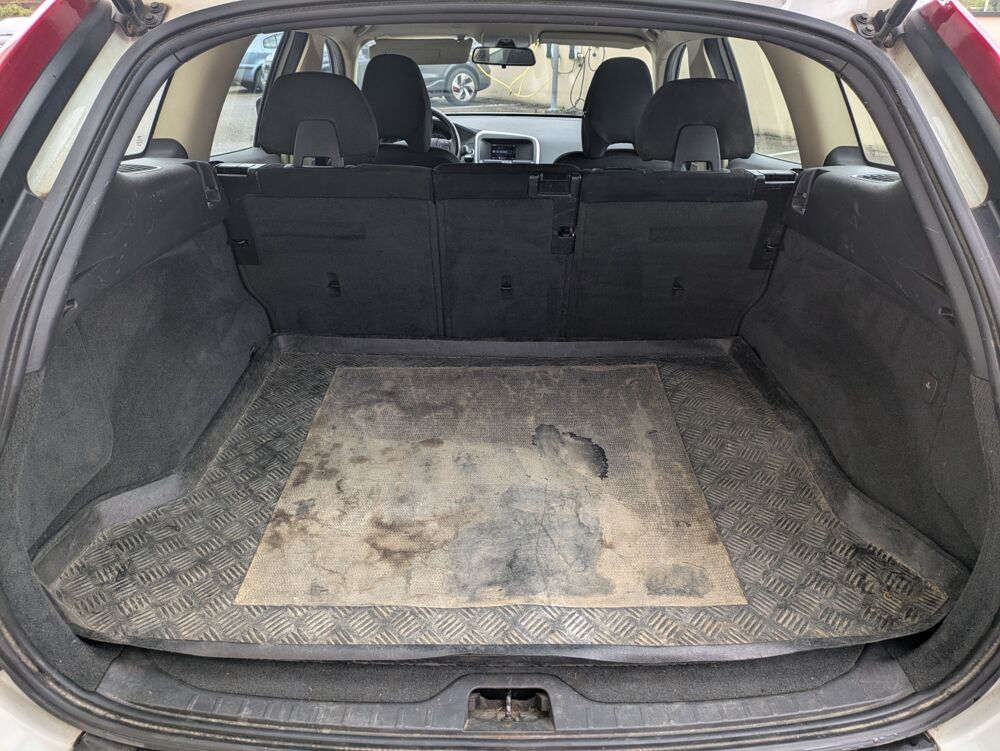 XC60 2.4 D3 165cv KINETIC AWD / PREMIERE MAIN / ATTELAGE / RADAR 2011 occasion 69420 Ampuis