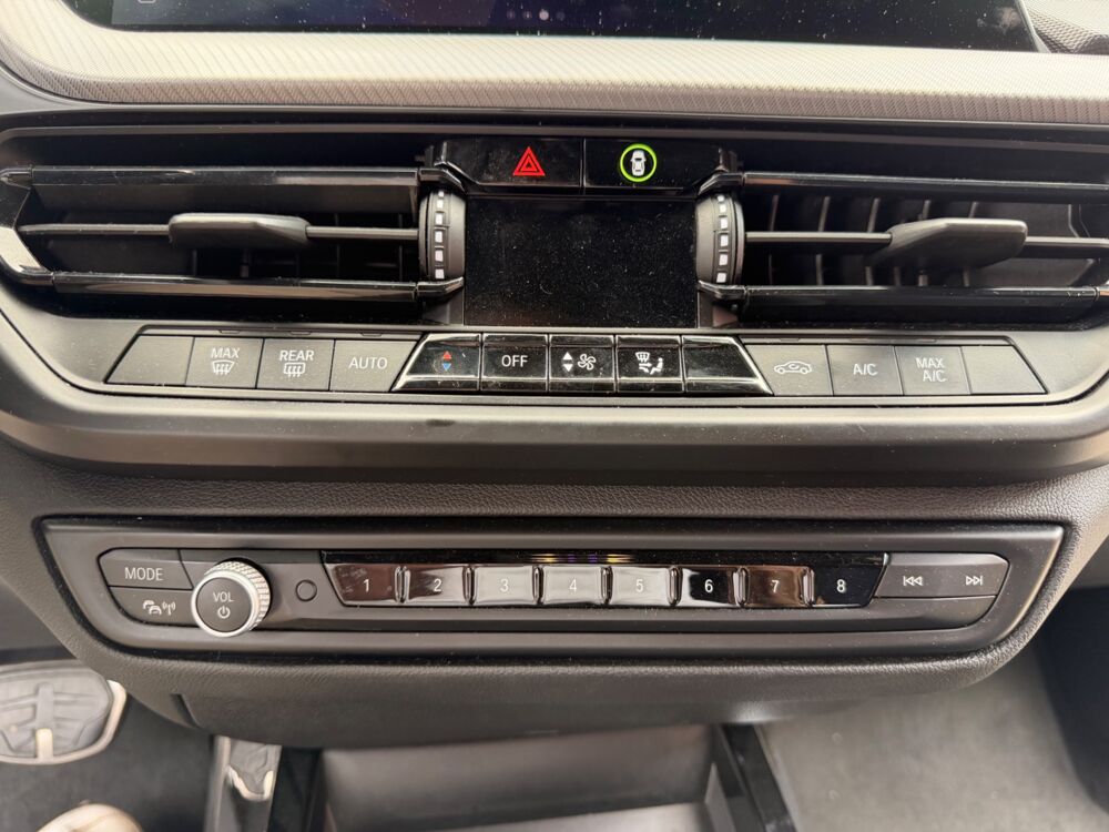 S&eacute;rie 1 118I 140Ch M SPORT BVA - CARPLAY SS FIL - LED AMBIANCE - CA 2019 occasion 27000 &Eacute;vreux