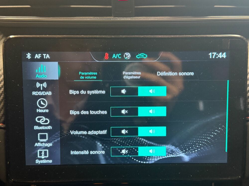 MG.ZS 1.5 VTI 106 Ch LUXURY ENTRETIEN CONSTRUCTEUR / 1ERE MAIN / A 2022 occasion 24750 Tr&eacute;lissac