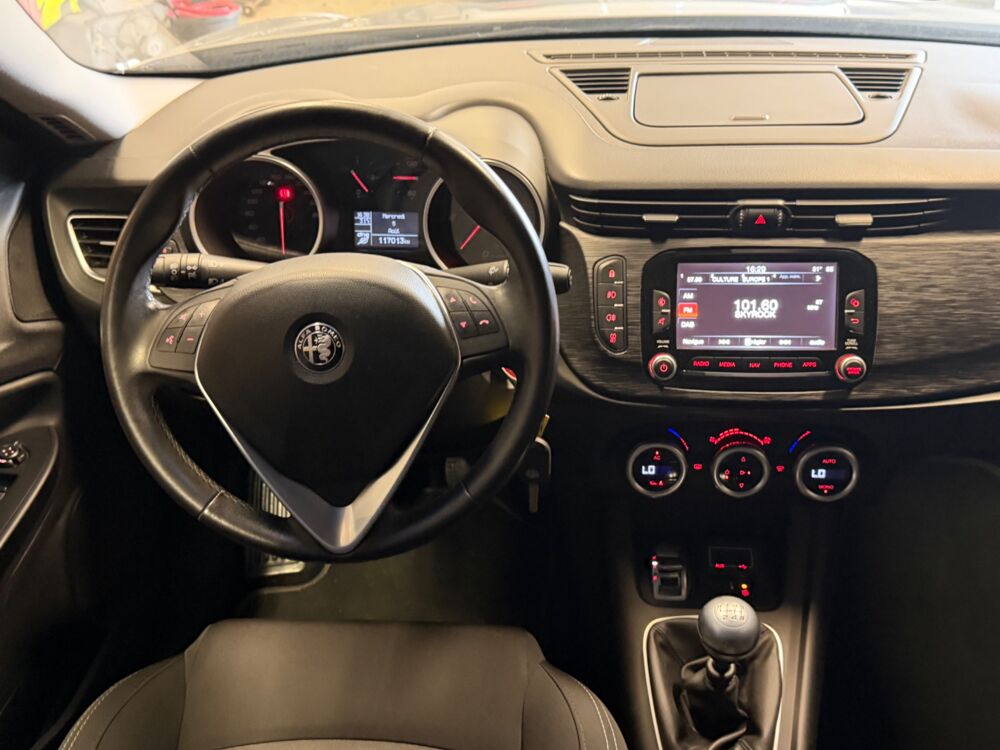 Giulietta 1.6 JTDM 120 Ch BUSINESS START-STOP 2017 occasion 24750 Tr&eacute;lissac