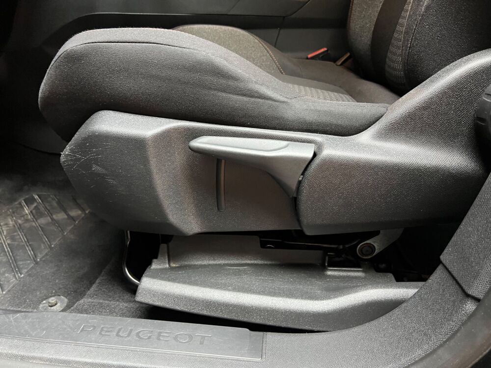 3008 GENERATION-II 1.5 BLUEHDI 130 ACTIVE BUSINESS / CARPLAY / CL 2018 occasion 33320 Eysines