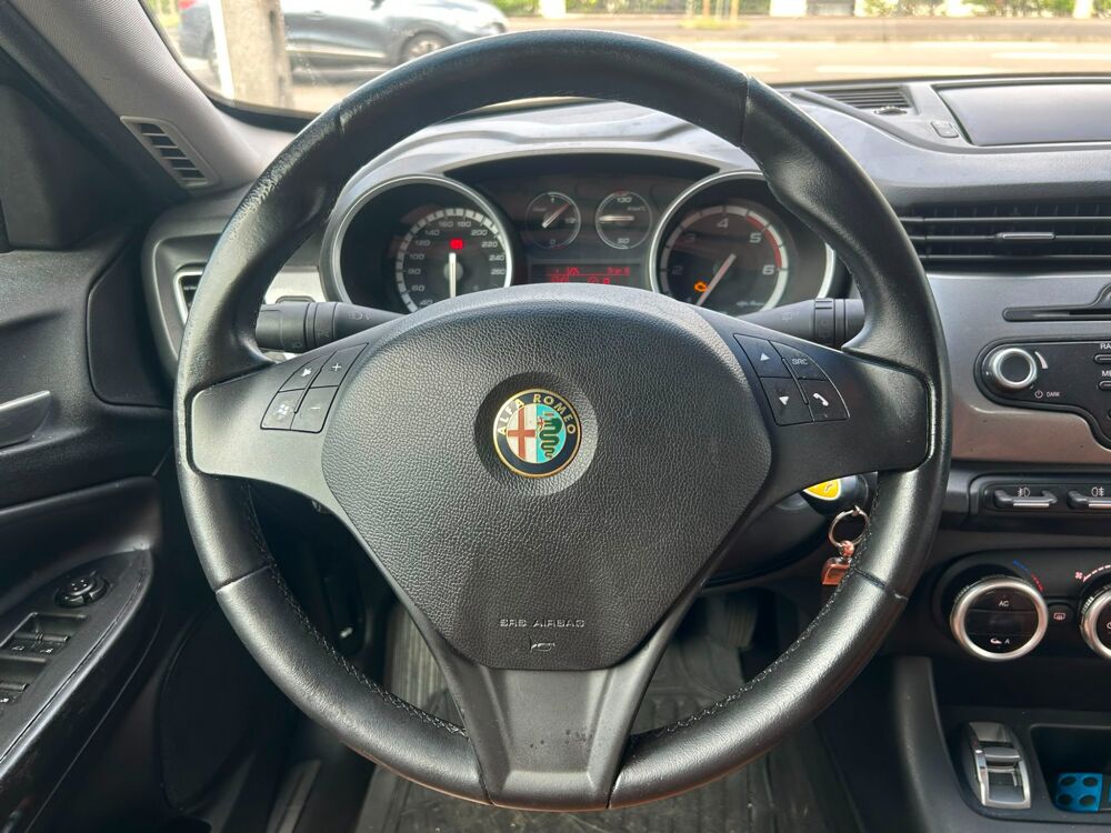 Giulietta 2.0 JTDM 170 CH EXCLUSIVE S&S / DISTRIBUTION + EMBRAYAGE NEU 2012 occasion 40000 Mont-de-Marsan
