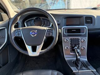 V60 2.0 D2 120ch X&Eacute;NIUM GEARTRONIC BVA 6 / ENTRETIEN CONSTRUCTEU 2016 occasion 64122 Urrugne
