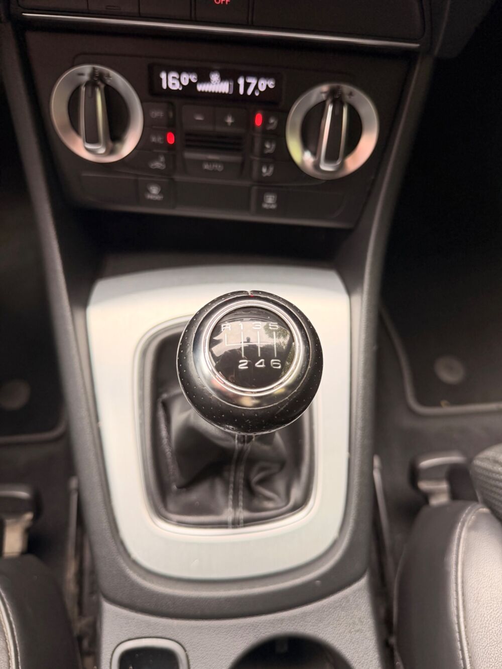 Q3 2.0 TDI 140Ch S-LINE - RADAR DE RECUL - GPS - BLUETOOTH - RE 2014 occasion 76150 Saint-Jean-du-Cardonnay
