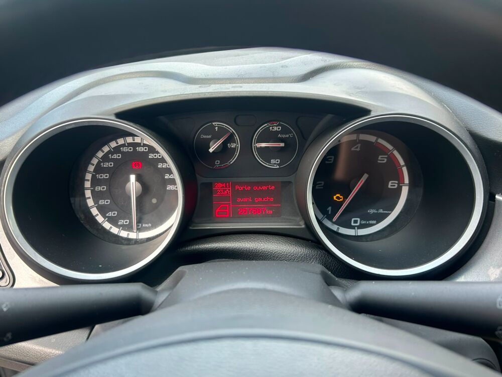 Giulietta 2.0 JTDM 170 CH EXCLUSIVE S&S / DISTRIBUTION + EMBRAYAGE NEU 2012 occasion 40000 Mont-de-Marsan