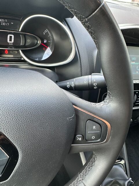 Clio 1.5 DCI 75 CH / BUSINESS / CLIM - GPS - BLUETOOTH - REGULATE 2017 occasion 44220 Cou&euml;ron