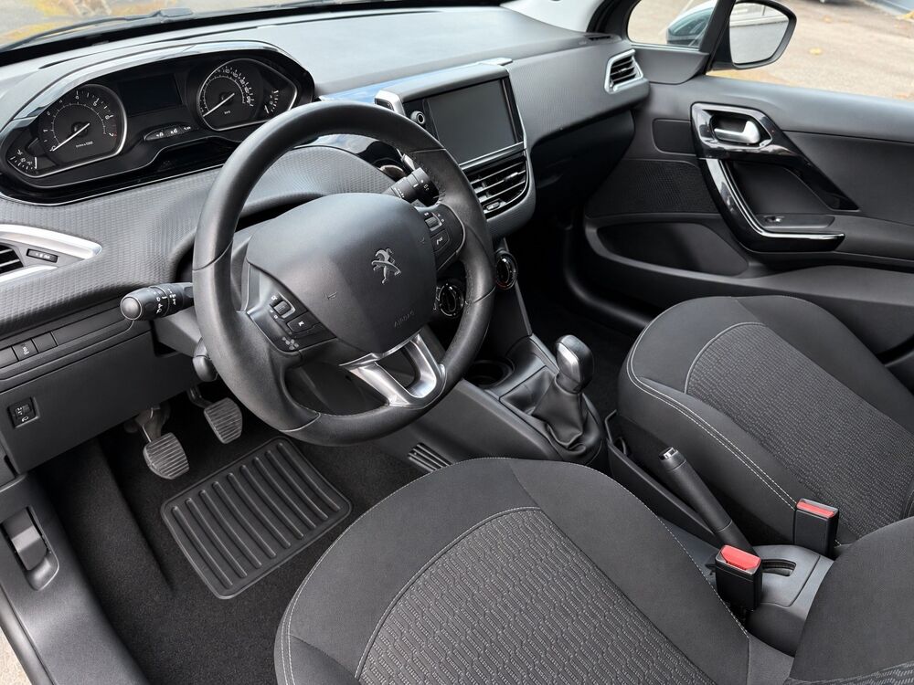 208 STYLE GENERATION-I 1.2 VTI 82 Ch- DISTRIBUTION FAITE - CARPL 2017 occasion 26000 Valence