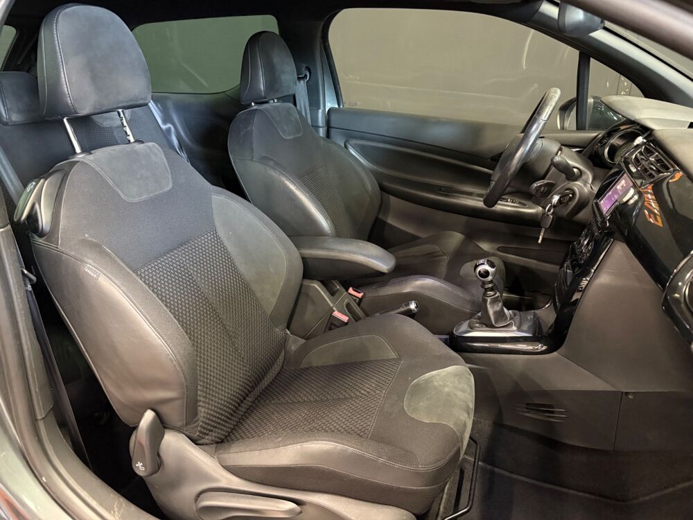 DS3 1.6 THP 165cv SPORT CHIC CAMERA RECUL 2016 occasion 26100 Romans-sur-Is&egrave;re
