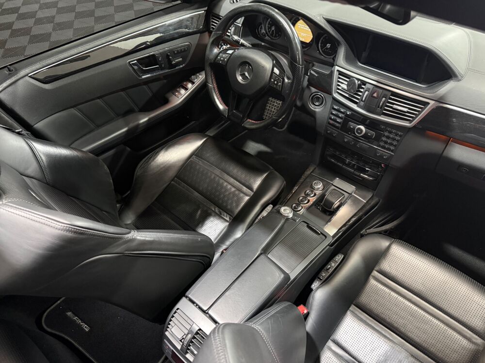 Classe E 63 AMG 6.2 V8 525 / ENTRETIENS CONSTRUCTEUR / ECHAPPEMENT SP 2009 occasion 29000 Quimper