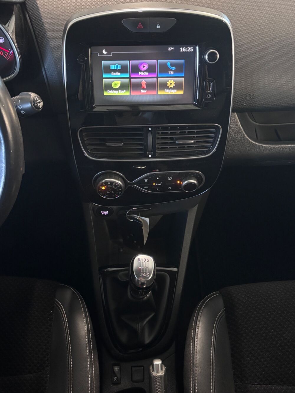 Clio ESTATE 1.5 DCI 110 Ch - LIMITED - ENTRETIEN CONSTRUCTEUR - D 2017 occasion 79000 Niort