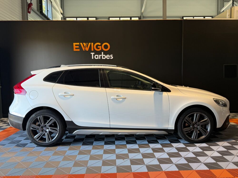 V40 D2 2.0 120 ch MOMENTUM &Ouml;VERSTA EDITION 2015 occasion 65290 Juillan