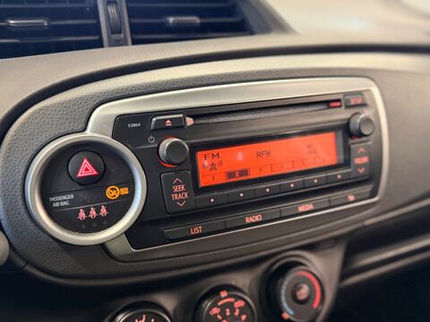 Yaris 1.0 VVTI 70 Ch ACTIVE - JANTES ALU 2013 occasion 79000 Niort