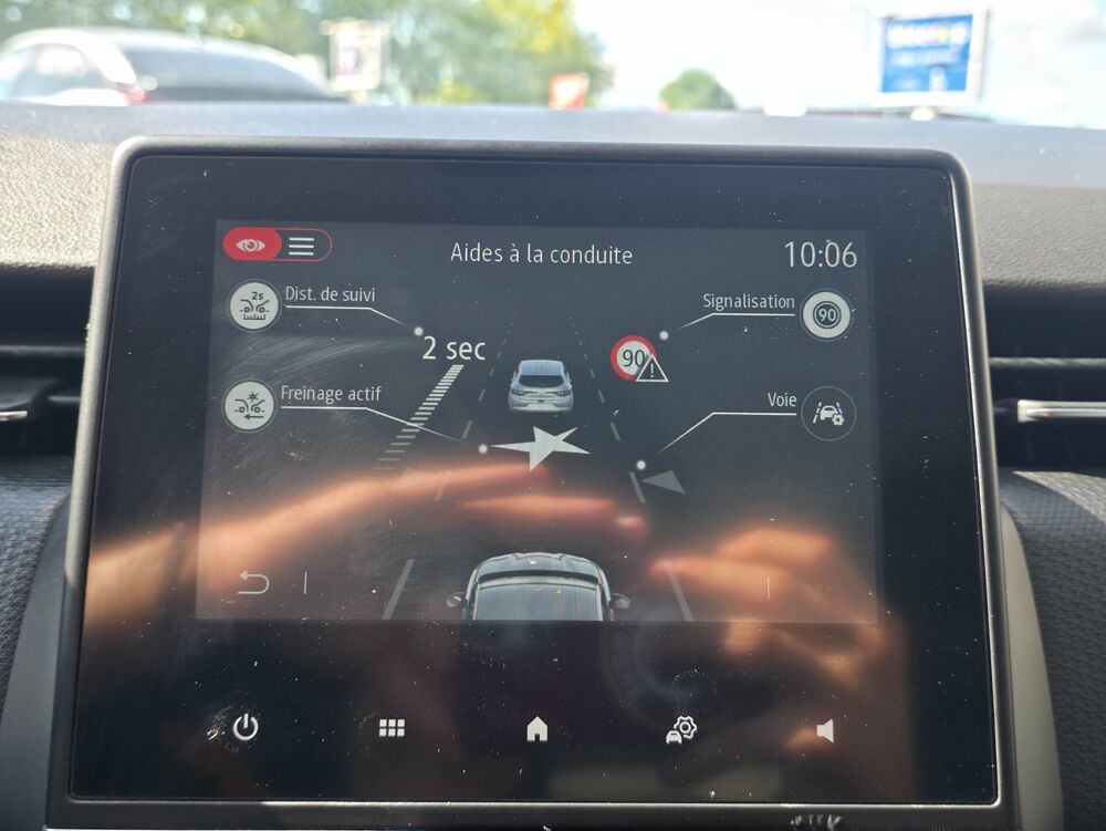 Clio V 1.0 TCE 100ch ZEN / CARPLAY / AIDE AU PARKING AR / FRONT A 2019 occasion 17100 Saintes