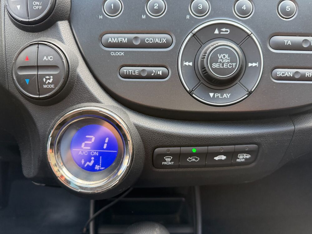 Jazz LUXURY 1.4 IVTEC 100H 90 ch HYBRID FULL-HYBRID BVA 2011 occasion 17100 Saintes