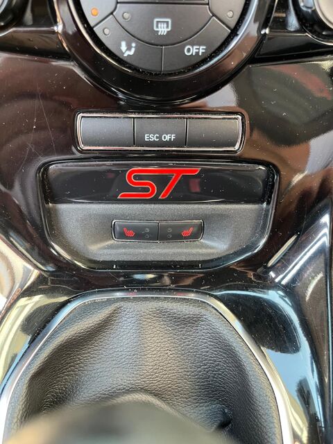 Fiesta 1.6 ECOBOOST 182Ch ST / KEYFREE / SONY / ROUGE RACING / SI&Egrave;G 2014 occasion 74600 Seynod