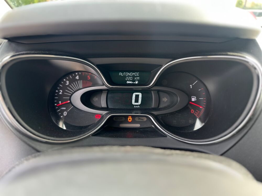 Captur 1.5 DCI 110 ENERGY INTENS START-STOP 2016 occasion 25000 Besan&ccedil;on