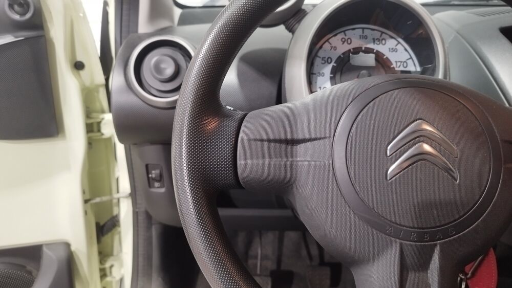 C1 1.0i 70CH CONFORT / IDEAL JEUNE PERMIS / 5 PORTES / BVM5 2012 occasion 17430 Tonnay-Charente