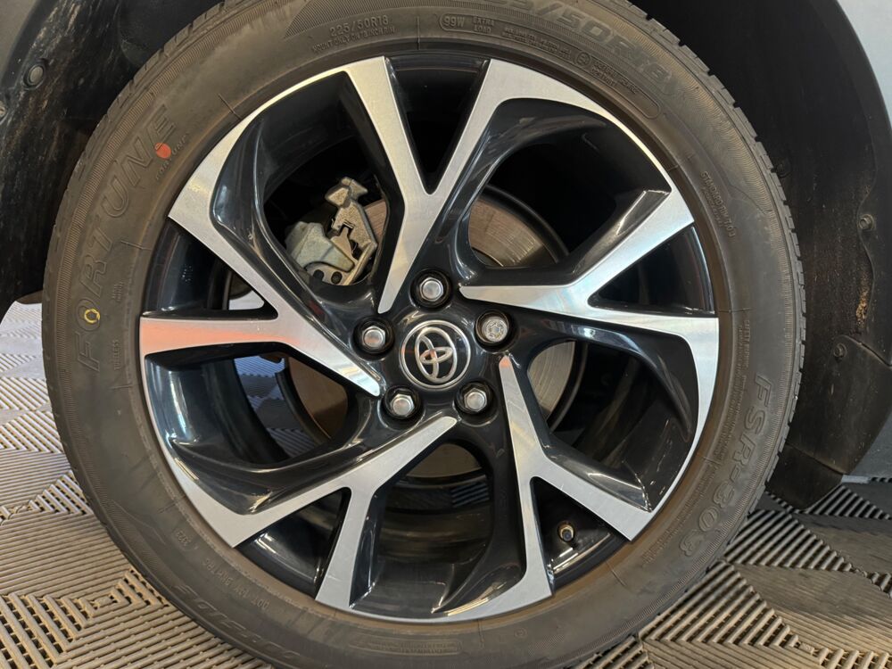 C-HR 1.8 VVT-I 122 Ch 100 FULL-HYBRID 0.85KWH- EDITION- ATTELAGE- 2020 occasion 79000 Niort