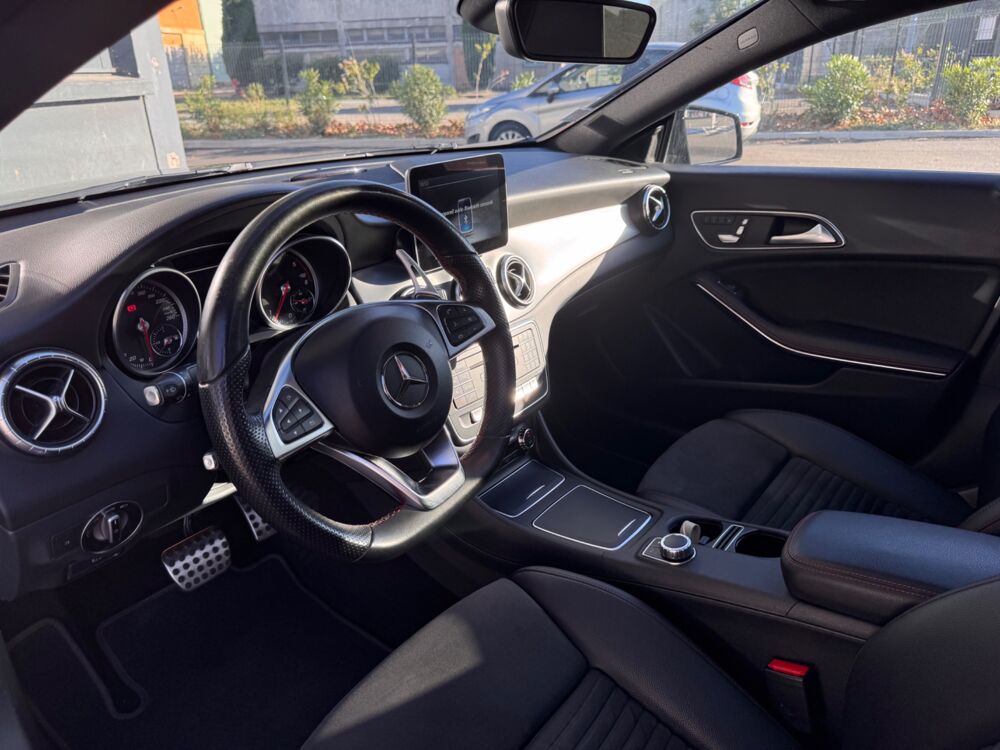 Classe CLA 2.2 220 CDI 177 CH / TOIT OUVRANT / SUIVIE MERCEDES / 2017 occasion 26000 Valence